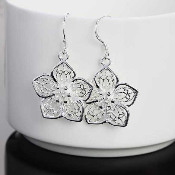 Gorgeous 3D Flower .925 Sterling Silver Hanging Earrings " Hypoallergenic " - Picture 3 of 8
